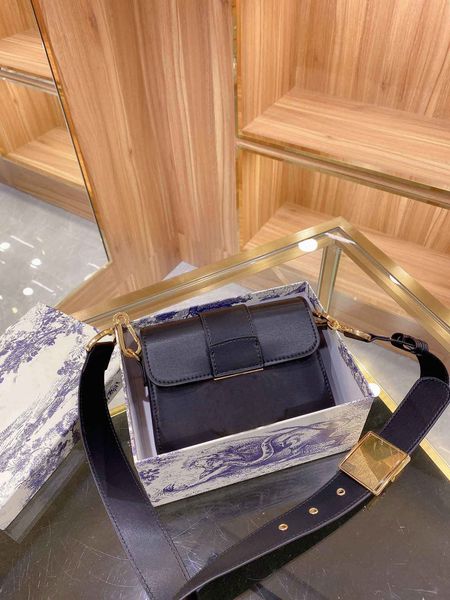handbag women luxurys designers bags 2021 crossbody bag shoulderbag trend style r purse zhouzhoubao123
handbag women luxurys designers bags 2021 crossbody bag shoulderbag trend style r purse zhouzhoubao123