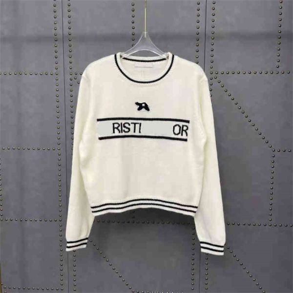 autumn new fashion brand letter embroidery round neck casual loose, slim age reducing men's women's same sweater, White
autumn new fashion brand letter embroidery round neck casual loose, slim age reducing men's women's same sweater, White