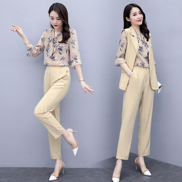 women's suits & blazers three piece suit of waistcoat and trousers, White;black
women's suits & blazers three piece suit of waistcoat and trousers, White;black