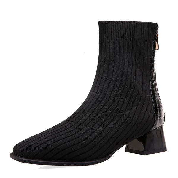 ankle with patent leather leather, knitted or crocheted wool of a square head 2021 new brown woolen boots 4xj4, Black
ankle with patent leather leather, knitted or crocheted wool of a square head 2021 new brown woolen boots 4xj4, Black