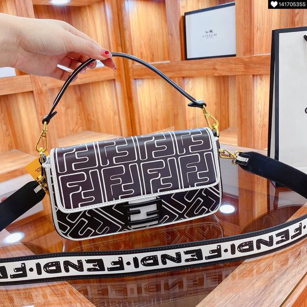 women luxurys designers handbag 2021 french stick crossbody hand bag fashionable and versatile
women luxurys designers handbag 2021 french stick crossbody hand bag fashionable and versatile