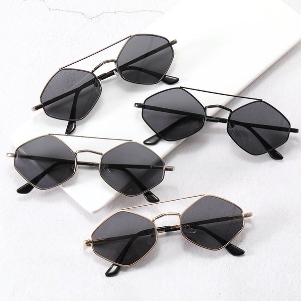sunglasses commission personality polarized women material matel lunette de soleil femme fashion men driving summer, White;black
sunglasses commission personality polarized women material matel lunette de soleil femme fashion men driving summer, White;black