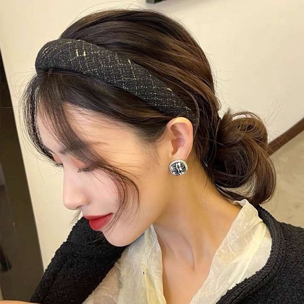 small fragrant sponge hoop female wide side high hairpin net red autumn winter, Black;brown
small fragrant sponge hoop female wide side high hairpin net red autumn winter, Black;brown
