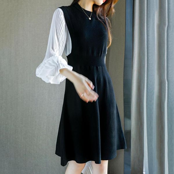 woman dress 2021 spring new temperament all-match high waist slim pullover lantern sleeve stitching a-line knitted female dress, Black;gray
woman dress 2021 spring new temperament all-match high waist slim pullover lantern sleeve stitching a-line knitted female dress, Black;gray