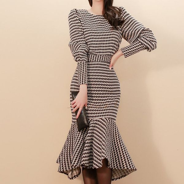 new 2021 autumn two piece set slim plaid lanter sleeve bodycon fishtail skirt knee-length suit party dress 3k8z, White
new 2021 autumn two piece set slim plaid lanter sleeve bodycon fishtail skirt knee-length suit party dress 3k8z, White
