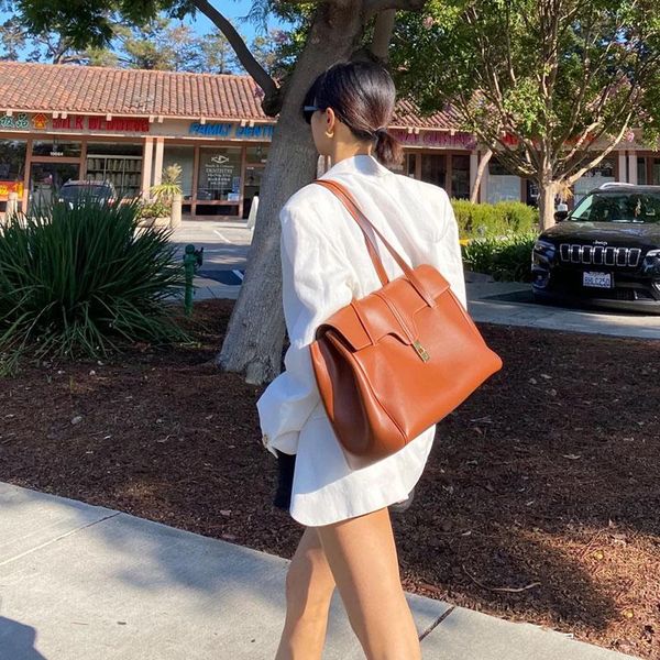 evening bags classic designer large capacity women shoulder brown ladies shopper bag big female tote handbag work weekend 2021
evening bags classic designer large capacity women shoulder brown ladies shopper bag big female tote handbag work weekend 2021