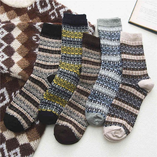 socks autumn and winter thickened warm men's wool middle tube two-way national style, Black;white
socks autumn and winter thickened warm men's wool middle tube two-way national style, Black;white