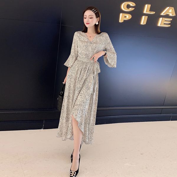 long dress 2021 summer new women's trumpet sleeve v-neck fashion party vintage elegant chic print runway dresses 3cn1, Black;gray
long dress 2021 summer new women's trumpet sleeve v-neck fashion party vintage elegant chic print runway dresses 3cn1, Black;gray
