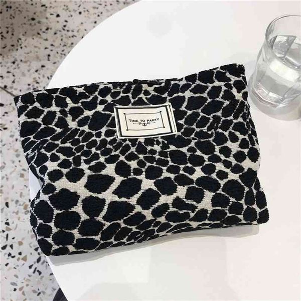 fashion leopard print cosmetic bag canvas washing large capacity women travel pouch make up storage s clutches 210825
fashion leopard print cosmetic bag canvas washing large capacity women travel pouch make up storage s clutches 210825