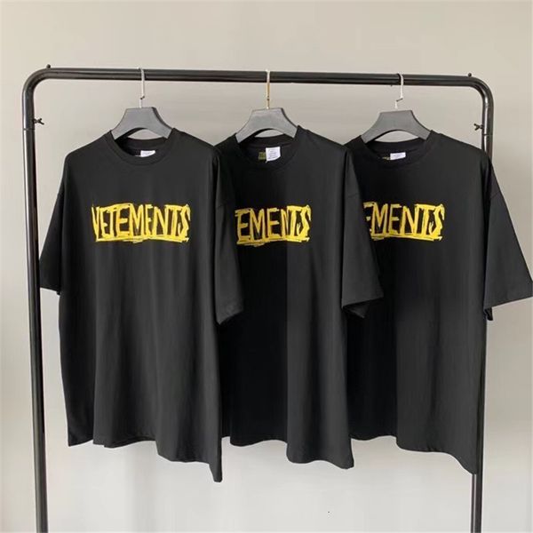 t-shirt man of cursive yellow cotton graffiti letters tshirt world tour city coordinates vetements nz02, White
t-shirt man of cursive yellow cotton graffiti letters tshirt world tour city coordinates vetements nz02, White