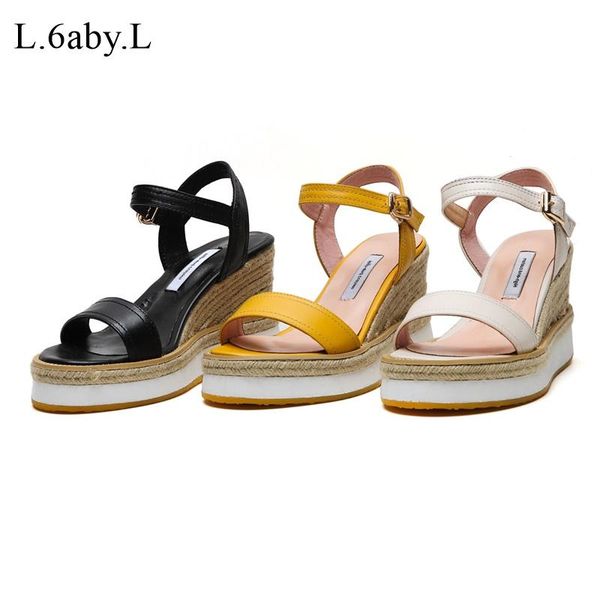 comfortable sandals made of straw woven leather with sloping heel and thick sole in summer 2021 wedges yellow black size 34-40
comfortable sandals made of straw woven leather with sloping heel and thick sole in summer 2021 wedges yellow black size 34-40