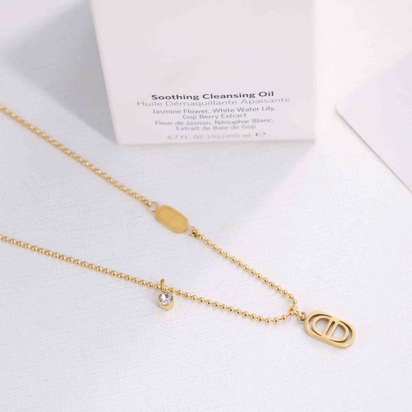 2021 new jewelry display titanium steel family letter shape diamond round bead chain necklace bracelet matching simple exquisite commuter st, Silver
2021 new jewelry display titanium steel family letter shape diamond round bead chain necklace bracelet matching simple exquisite commuter st, Silver