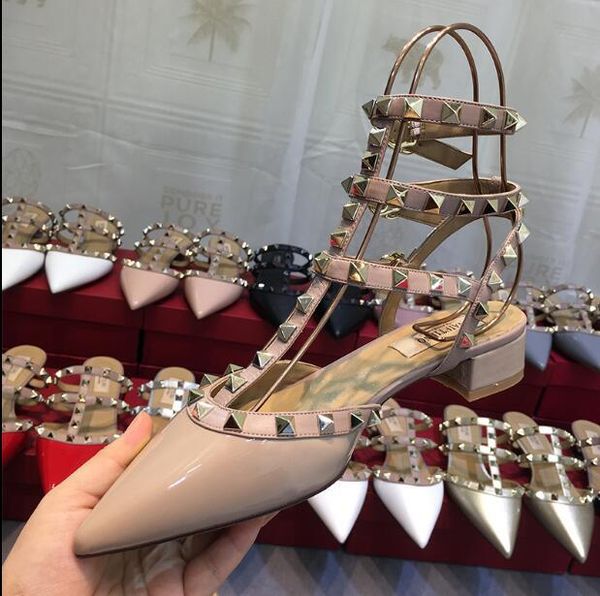2021 new v brand women sandals rivet pointed toe low heels women's v thick middle heels sandals women's summer shoes 34-41 box, Black
2021 new v brand women sandals rivet pointed toe low heels women's v thick middle heels sandals women's summer shoes 34-41 box, Black