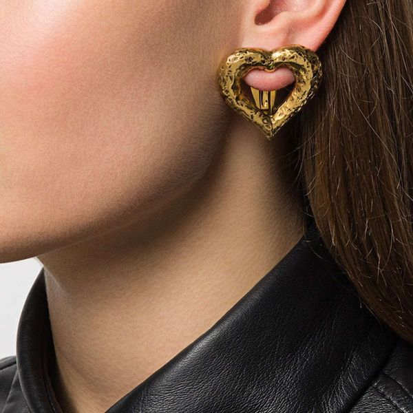 hbp fashion korean simple irregular face hollow love earrings dumb gold peach heart no hole ear bone clip female, Silver
hbp fashion korean simple irregular face hollow love earrings dumb gold peach heart no hole ear bone clip female, Silver