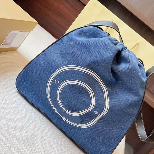 handbag women luxurys designers bag 2021 shoulder bags canvas bucket underarm plain drawstring tote lager capacity leather strap interior zi
handbag women luxurys designers bag 2021 shoulder bags canvas bucket underarm plain drawstring tote lager capacity leather strap interior zi