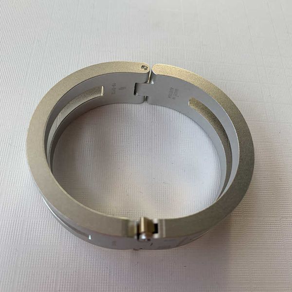 version 1017 alyx 9sm rollercoaster track alyx aluminium alloy bracelet men women couples jewelry bangles women q0809, Golden;silver
version 1017 alyx 9sm rollercoaster track alyx aluminium alloy bracelet men women couples jewelry bangles women q0809, Golden;silver