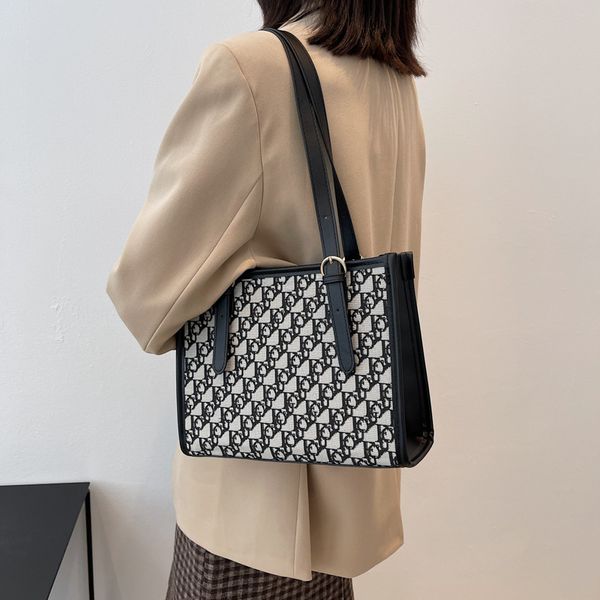 purses leisure tote new lattice single shoulder women's bag fashion style portable commuter bag handbag black friday
purses leisure tote new lattice single shoulder women's bag fashion style portable commuter bag handbag black friday