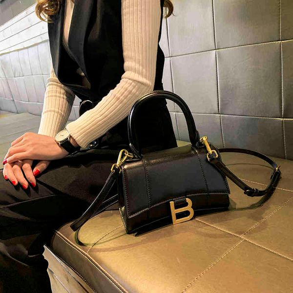 luxury handbags and storage leather women's 2021 new net red locomotive ashigo same type b hourglass one shoulder messen
luxury handbags and storage leather women's 2021 new net red locomotive ashigo same type b hourglass one shoulder messen