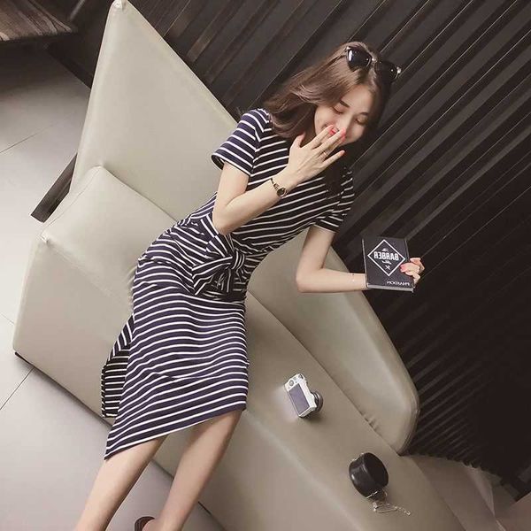 summer knitting 2021 korean slim lace stitching drs women's wear show thin temperament medium length skirt, Black;gray
summer knitting 2021 korean slim lace stitching drs women's wear show thin temperament medium length skirt, Black;gray