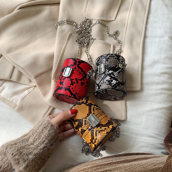 mini cylinder shaped shoulder messenger handbags for women ins snake print pu chain crossbody bags with the bucket evening siste c0228
mini cylinder shaped shoulder messenger handbags for women ins snake print pu chain crossbody bags with the bucket evening siste c0228