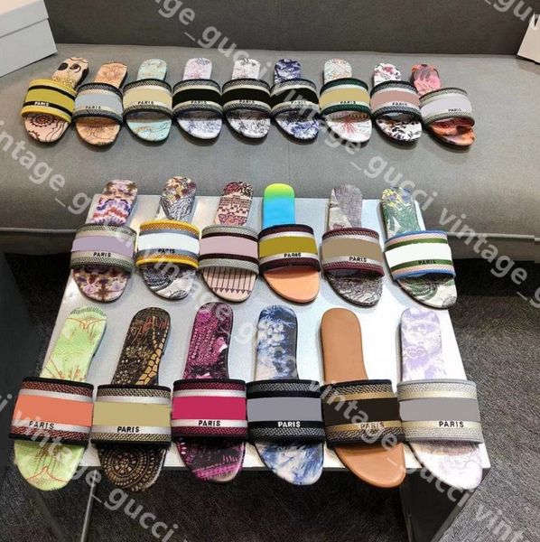 2021 women luxury designer slippers embroidery sandal floral brocade fashion flip flops striped beach genuine leather slides dazzle flowers, Black
2021 women luxury designer slippers embroidery sandal floral brocade fashion flip flops striped beach genuine leather slides dazzle flowers, Black