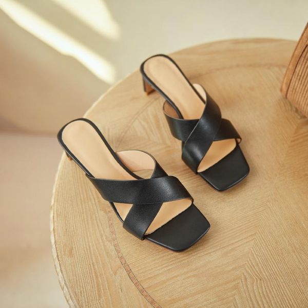 2021 ladies genuine leather slippers thick heels footwear summer fashion outside women slipper mules shoes size 41 42 43, Black
2021 ladies genuine leather slippers thick heels footwear summer fashion outside women slipper mules shoes size 41 42 43, Black