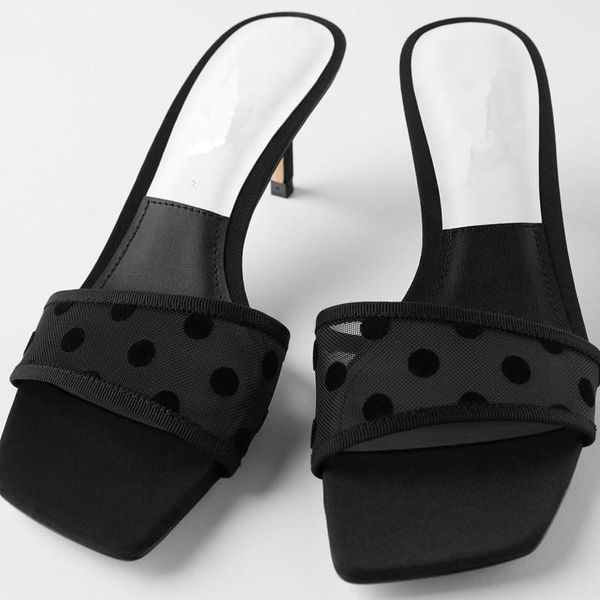 slippers casual shoes woman 2021 beige heeled sandals pantofle square toe luxury black thin new high pu fretwork pvc scandals sl
slippers casual shoes woman 2021 beige heeled sandals pantofle square toe luxury black thin new high pu fretwork pvc scandals sl
