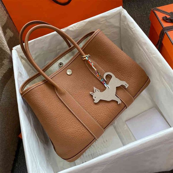designer handbags st. emma's 2021 women's bag litchi pattern head layer cow leather garden bag leather large capacity fashion shou
designer handbags st. emma's 2021 women's bag litchi pattern head layer cow leather garden bag leather large capacity fashion shou