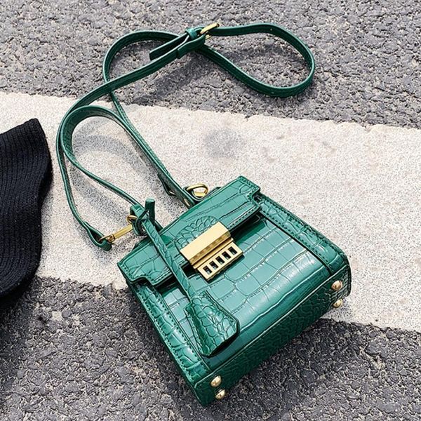 crocodile pattern mini tote bag 2021 fashion new high-quality pu leather women's designer handbag lock shoulder messenger bag c0227
crocodile pattern mini tote bag 2021 fashion new high-quality pu leather women's designer handbag lock shoulder messenger bag c0227