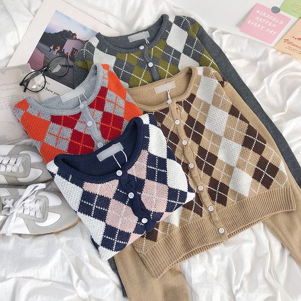 2021 new mooirue classic contrast diamond checkered women knitted cardigan bm style soft round neck loose short slim sweater coat bbst, White;black
2021 new mooirue classic contrast diamond checkered women knitted cardigan bm style soft round neck loose short slim sweater coat bbst, White;black