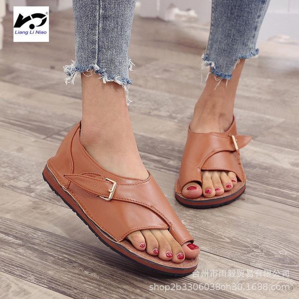 2021 new summer split toe solid color women's sandals buckle flat casual lightweight women's shoes large size shoes, Black
2021 new summer split toe solid color women's sandals buckle flat casual lightweight women's shoes large size shoes, Black