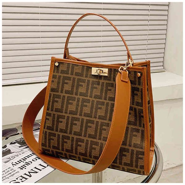 74% off bag new women's bags new trend tote canvas women's fashion personality messenger printing big portable shoulder{category}
74% off bag new women's bags new trend tote canvas women's fashion personality messenger printing big portable shoulder{category}