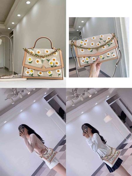 factory outlet luxury handbags storage outlet tb messenger bag canvas with cow leather three-dimensional daisy decoration, youth beauti
factory outlet luxury handbags storage outlet tb messenger bag canvas with cow leather three-dimensional daisy decoration, youth beauti