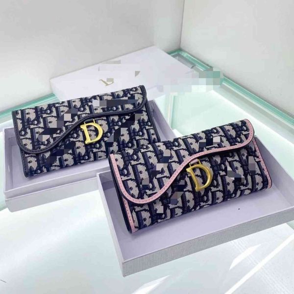 2022 designer s autumn new women's three fold wallet card hand bag with gift box, Red;black
2022 designer s autumn new women's three fold wallet card hand bag with gift box, Red;black
