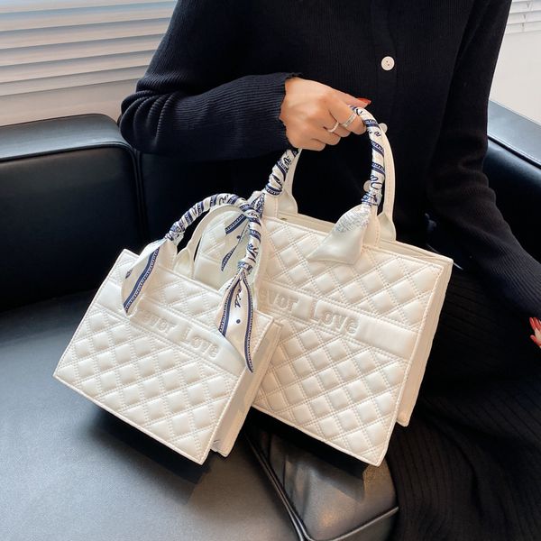 design jewelry fashion silk scarf messenger tote bag popular foreign style portable women's commuting to work simple shoulder bag
design jewelry fashion silk scarf messenger tote bag popular foreign style portable women's commuting to work simple shoulder bag