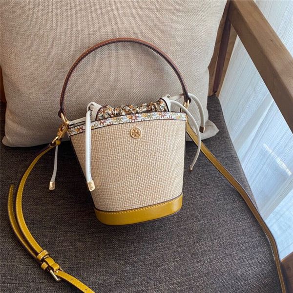 outlet 2021 tb women's bag 1919 straw mini bucket bag canvas inner 76969 one shoulder messenger luxuryss designerss yw
outlet 2021 tb women's bag 1919 straw mini bucket bag canvas inner 76969 one shoulder messenger luxuryss designerss yw
