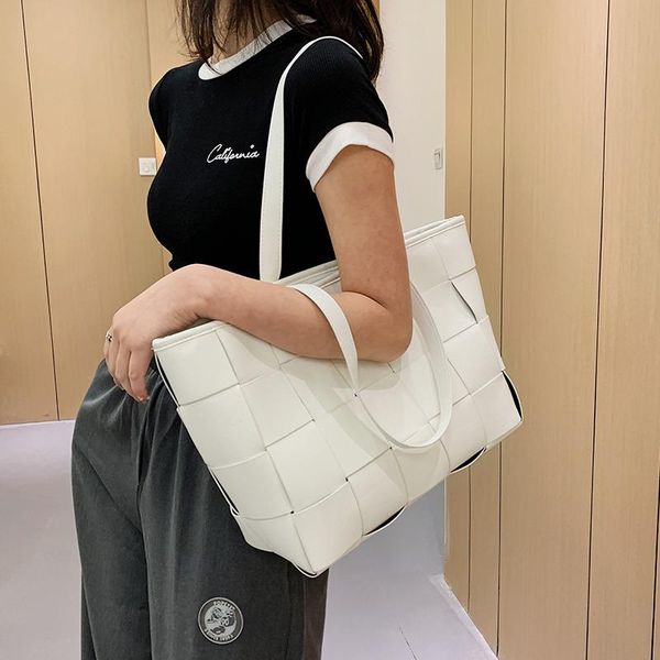 evening bags designer woven women's shoulder brand fashion female handbag summer large capacity pu leather zipper tote bag
evening bags designer woven women's shoulder brand fashion female handbag summer large capacity pu leather zipper tote bag