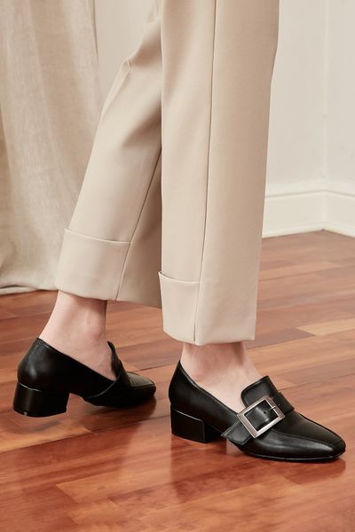mio gusto aryan quality black colour three inches heel comfort low heels shoes high women's heels, mary sdra
mio gusto aryan quality black colour three inches heel comfort low heels shoes high women's heels, mary sdra