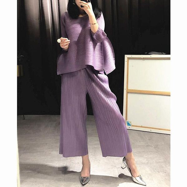 women's two piece pants plus size pant suits 2021 autumn stretch miyake pleated solid color set round neck loose + wide leg, White
women's two piece pants plus size pant suits 2021 autumn stretch miyake pleated solid color set round neck loose + wide leg, White