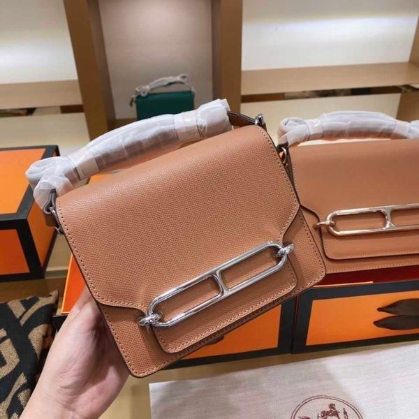 wholesale pig nose red with book small square cow leather hand genuine package women's bag luxuryss designerss yw
wholesale pig nose red with book small square cow leather hand genuine package women's bag luxuryss designerss yw