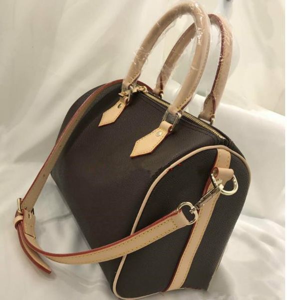 2021 handbag shell bag fashion luxury designer handbags purse water ripple chain shoulder bags caviar genuine pu leather quilted clutch
2021 handbag shell bag fashion luxury designer handbags purse water ripple chain shoulder bags caviar genuine pu leather quilted clutch