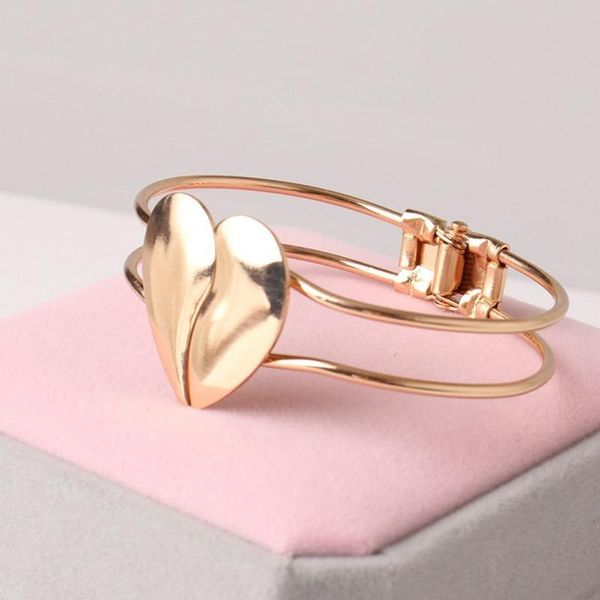 bangle explosive style, all-match fashion, frosted heart-shaped bracelet, silky shiny surface, beautiful and sexy, Black
bangle explosive style, all-match fashion, frosted heart-shaped bracelet, silky shiny surface, beautiful and sexy, Black