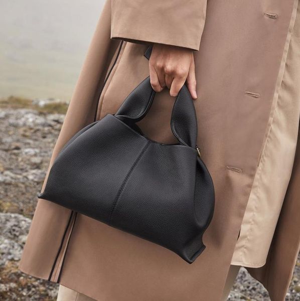 evening bags cloud cowhide one-shoulder messenger
evening bags cloud cowhide one-shoulder messenger