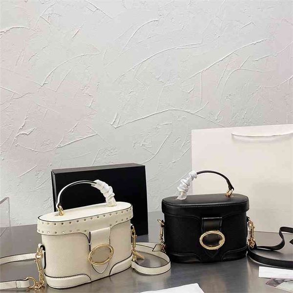 2021 kou bag carriage buckle rivet personality fashion bucket women's one shoulder slant span luxuryss designerss yw
2021 kou bag carriage buckle rivet personality fashion bucket women's one shoulder slant span luxuryss designerss yw