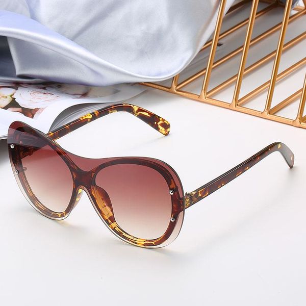 fashion designer luxury sunglasses women one piece lens sun glasses for female unique butterfly shaped leopard, White;black
fashion designer luxury sunglasses women one piece lens sun glasses for female unique butterfly shaped leopard, White;black