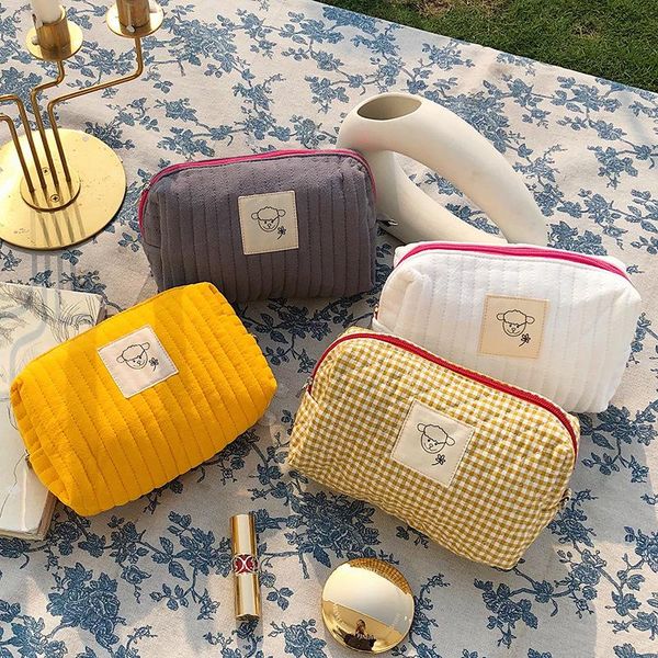 trousse de toilette trousse de maquillage maquillajes para mujer quilted portable cosmetic bag fundas maquillaje lipstick bag
trousse de toilette trousse de maquillage maquillajes para mujer quilted portable cosmetic bag fundas maquillaje lipstick bag