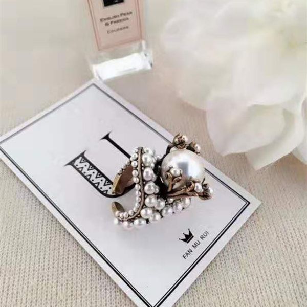 2020 new branded alloy ring suitable for stylish couple gifts come with box set, Silver
2020 new branded alloy ring suitable for stylish couple gifts come with box set, Silver