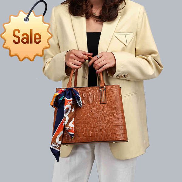 2021 new workplace women's briefcase tide brand wild crocodile head diana bag versatile portable women's bag with silk scarf
2021 new workplace women's briefcase tide brand wild crocodile head diana bag versatile portable women's bag with silk scarf