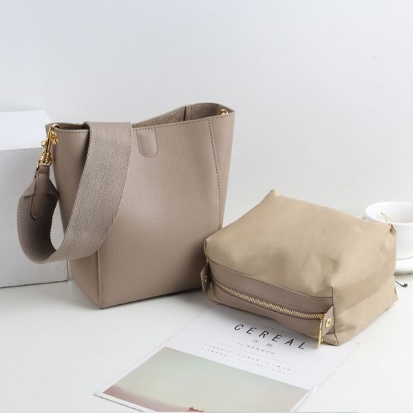 women luxurys designers bags 2021 leather korean fashion versatile wide strap single messenger la designer handbag handbags totes crossbody
women luxurys designers bags 2021 leather korean fashion versatile wide strap single messenger la designer handbag handbags totes crossbody