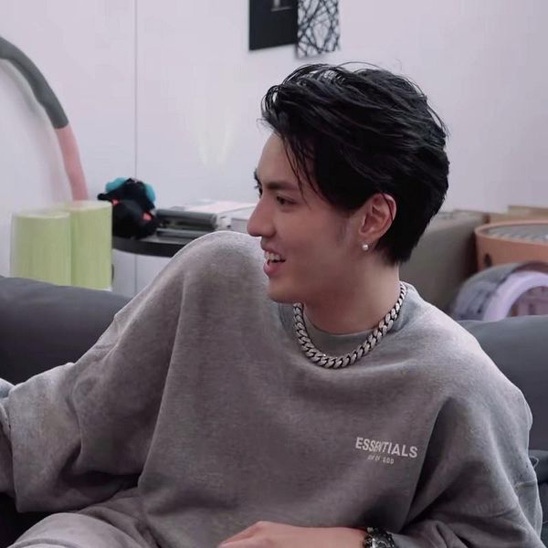 god letter fog of velvet line fear wu yifan same slogan thin small essentials double sweater gmsow, Black
god letter fog of velvet line fear wu yifan same slogan thin small essentials double sweater gmsow, Black